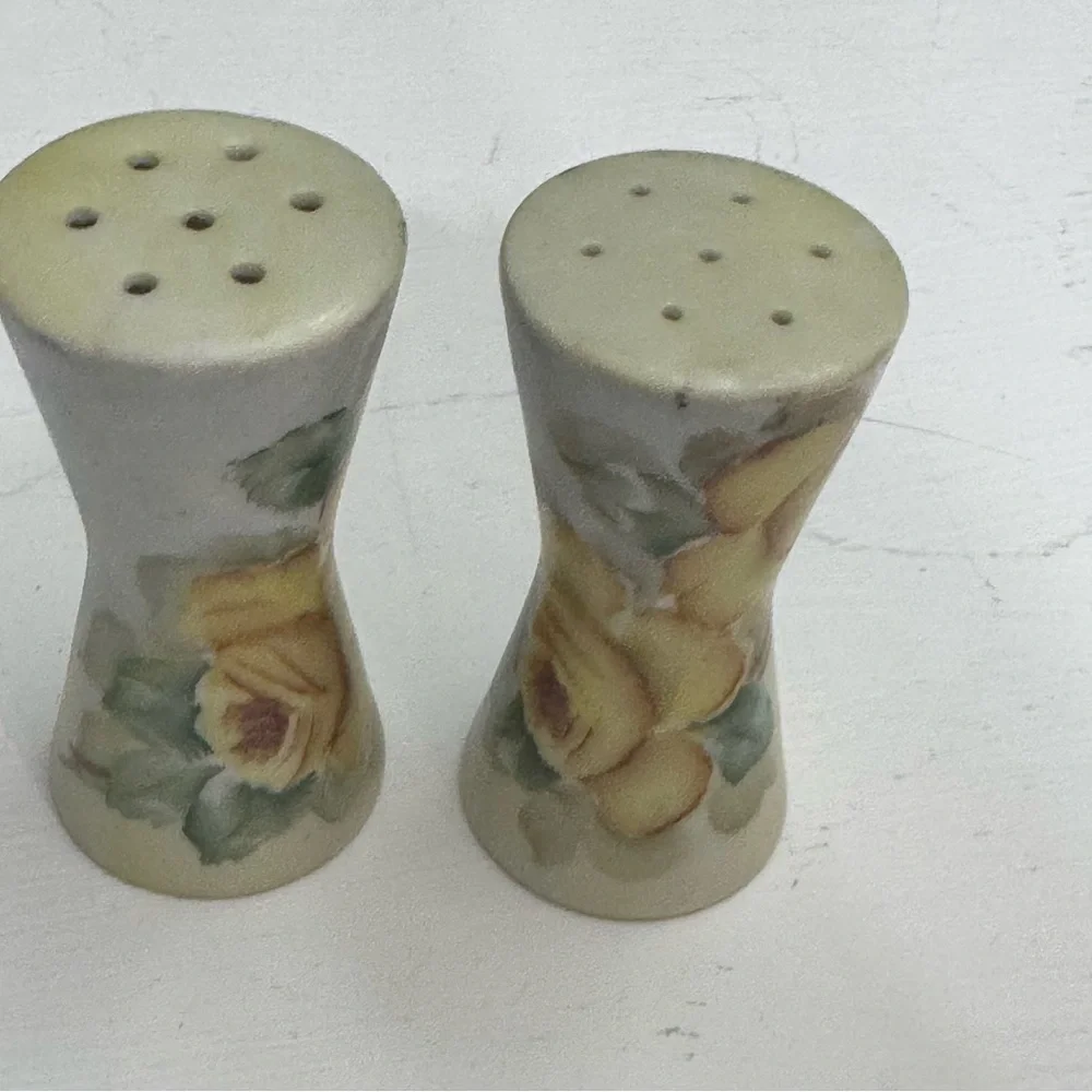 Vintage Karen Donleavy K.D. Signed Salt And Pepper Shaker Set Floral
